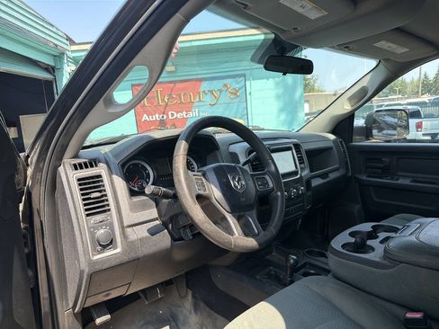 Used 2015 RAM 2500 Tradesman w/ Chrome Appearance Group AWD/4WD image 4