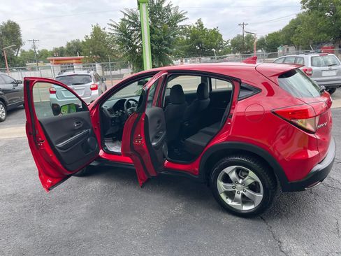 Used 2018 Honda HR-V LX image 16