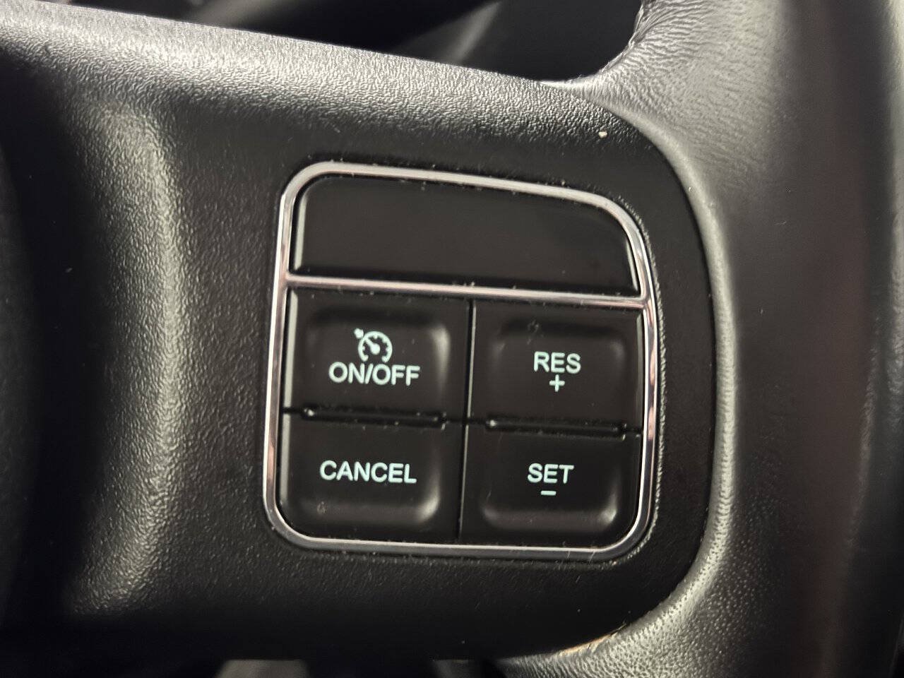 Used 2018 Jeep Wrangler Unlimited Rubicon w/ Connectivity Group AWD/4WD image 28