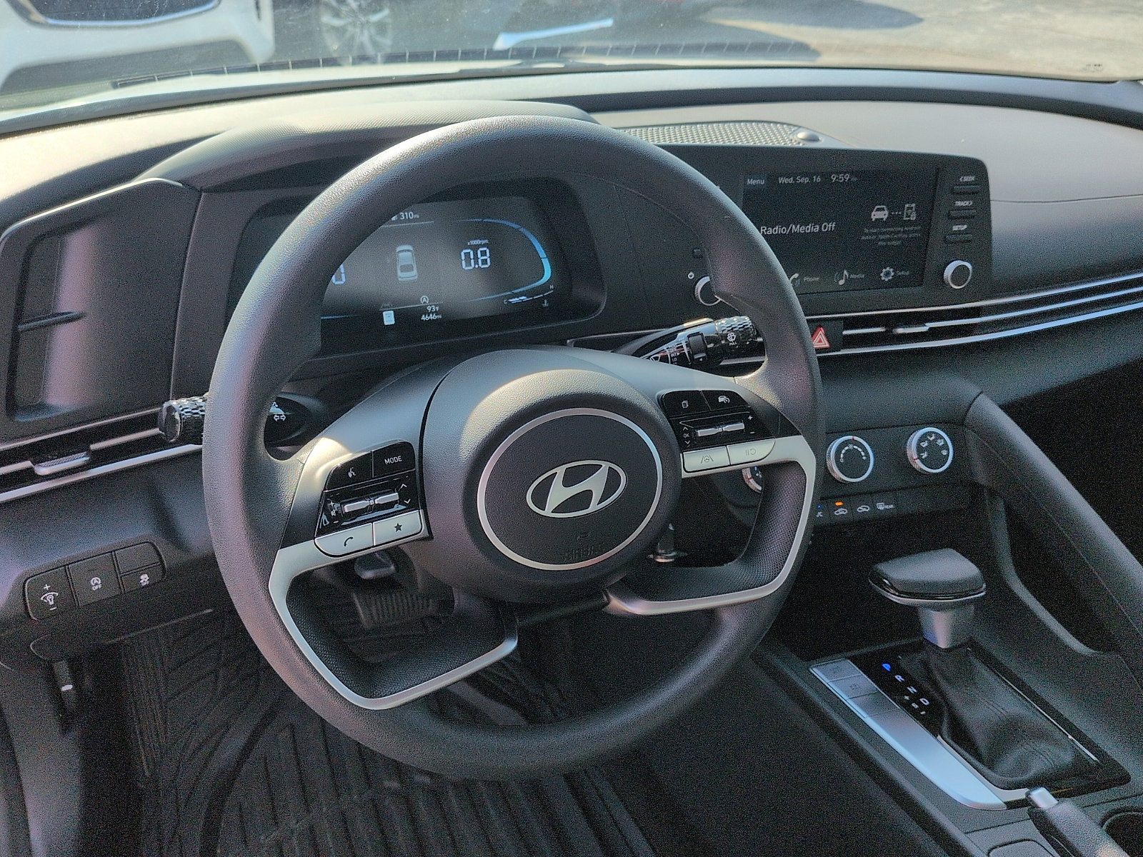 Used 2025 Hyundai Elantra SE FWD image 9