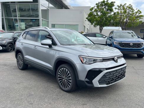 New 2025 Volkswagen Taos SE image 24