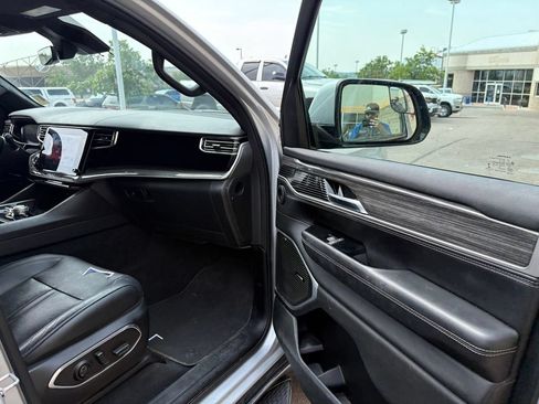 Used 2022 Jeep Wagoneer Series II w/ Premium Group I AWD/4WD image 31
