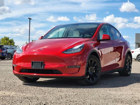 Used 2021 Tesla Model Y Long Range image 1