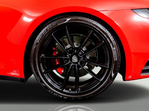 Used 2020 Porsche 911 Carrera 4S w/ Sport Package image 18