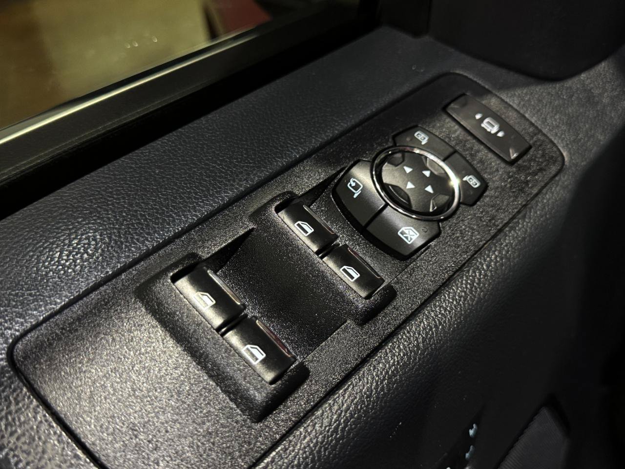 Used 2022 Ford F450 Platinum w/ FX4 Off-Road Package AWD/4WD image 29
