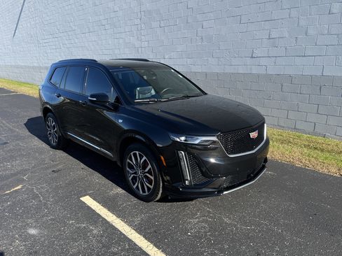 Used 2025 Cadillac XT6 Sport w/ Technology Package image 8