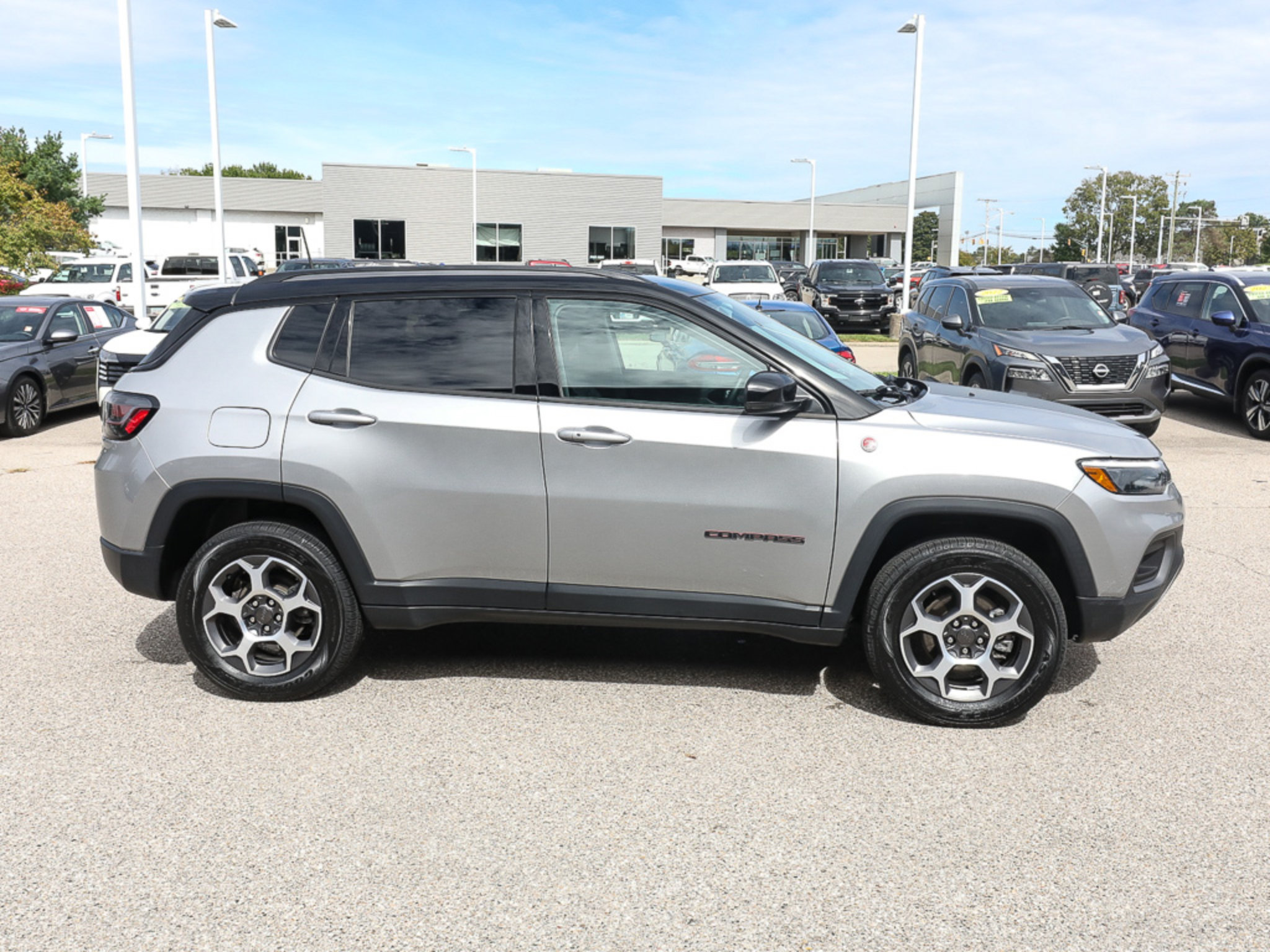Used 2022 Jeep Compass Trailhawk w/ Trailhawk Elite Group AWD/4WD image 8