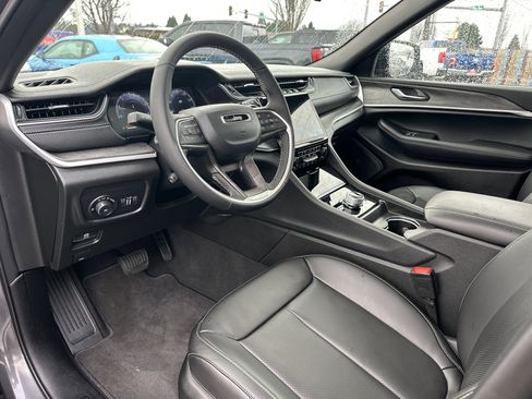 New 2025 Jeep Grand Cherokee L Limited w/ Luxury Tech Group II image 9