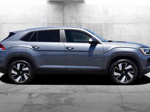 Certified 2025 Volkswagen Atlas Cross Sport SE FWD image 5