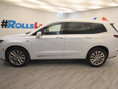 Used 2023 Cadillac XT6 Premium Luxury AWD/4WD image 2
