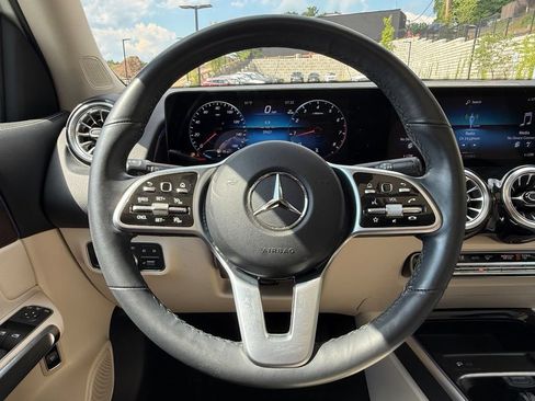 Used 2023 Mercedes-Benz GLB 250 4MATIC image 32