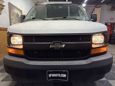 Used 2017 Chevrolet Express 2500 image 3