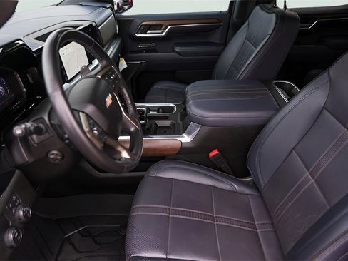 Used 2023 Chevrolet Silverado 1500 High Country w/ Technology Package image 12