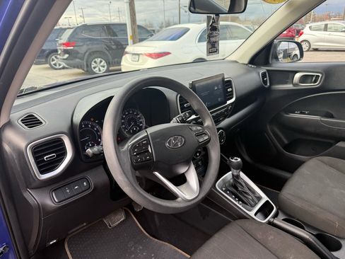 Used 2021 Hyundai Venue SE image 8