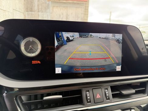 Used 2023 Lexus ES 250 w/ Premium Package AWD/4WD image 17