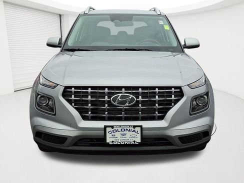 Used 2025 Hyundai Venue SEL FWD image 2