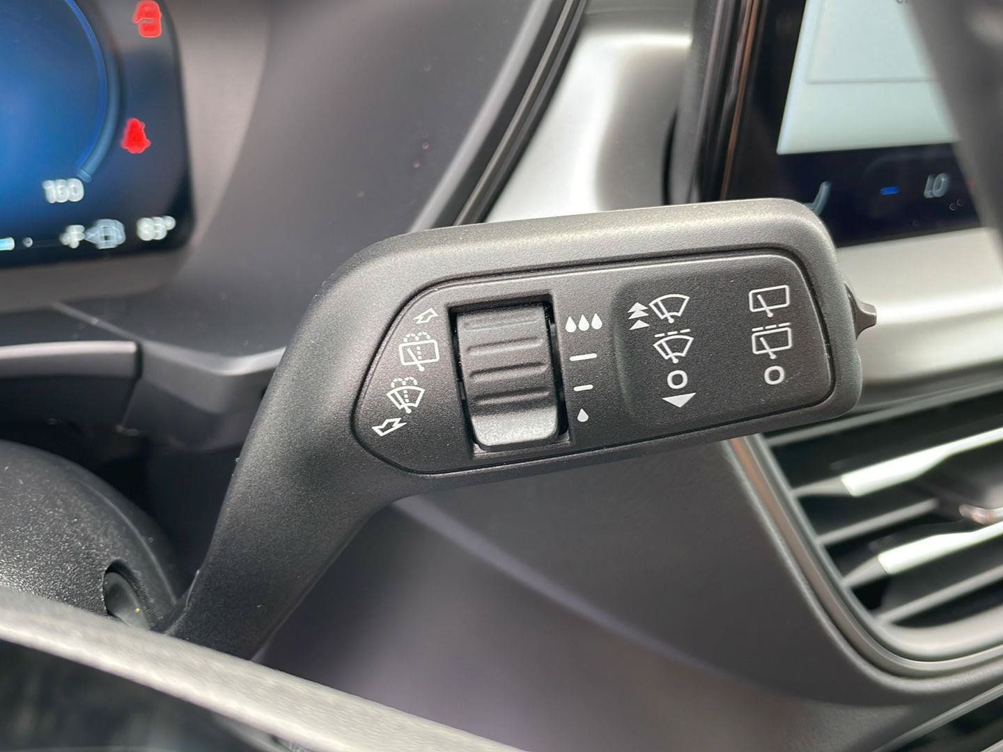 Used 2025 Ford Escape Active w/ Active Premium Tech Pack FWD image 18