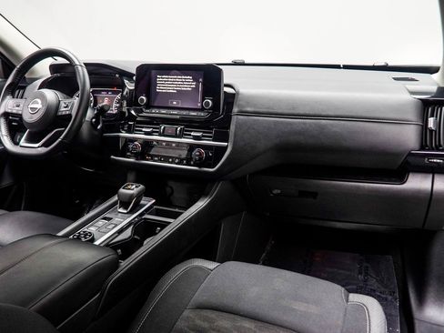 Used 2025 Nissan Pathfinder SV image 16