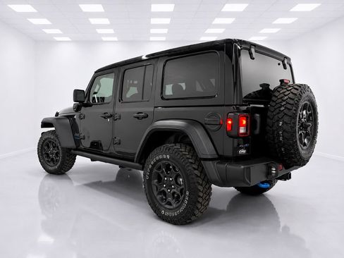 Used 2023 Jeep Wrangler Unlimited w/ Sun & Screen Package AWD/4WD image 5