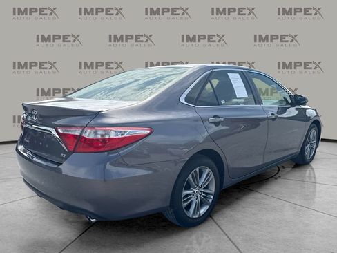 Used 2015 Toyota Camry SE FWD image 3