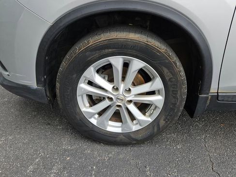 Used 2014 Nissan Rogue SV w/ SV Moonroof Package FWD image 9