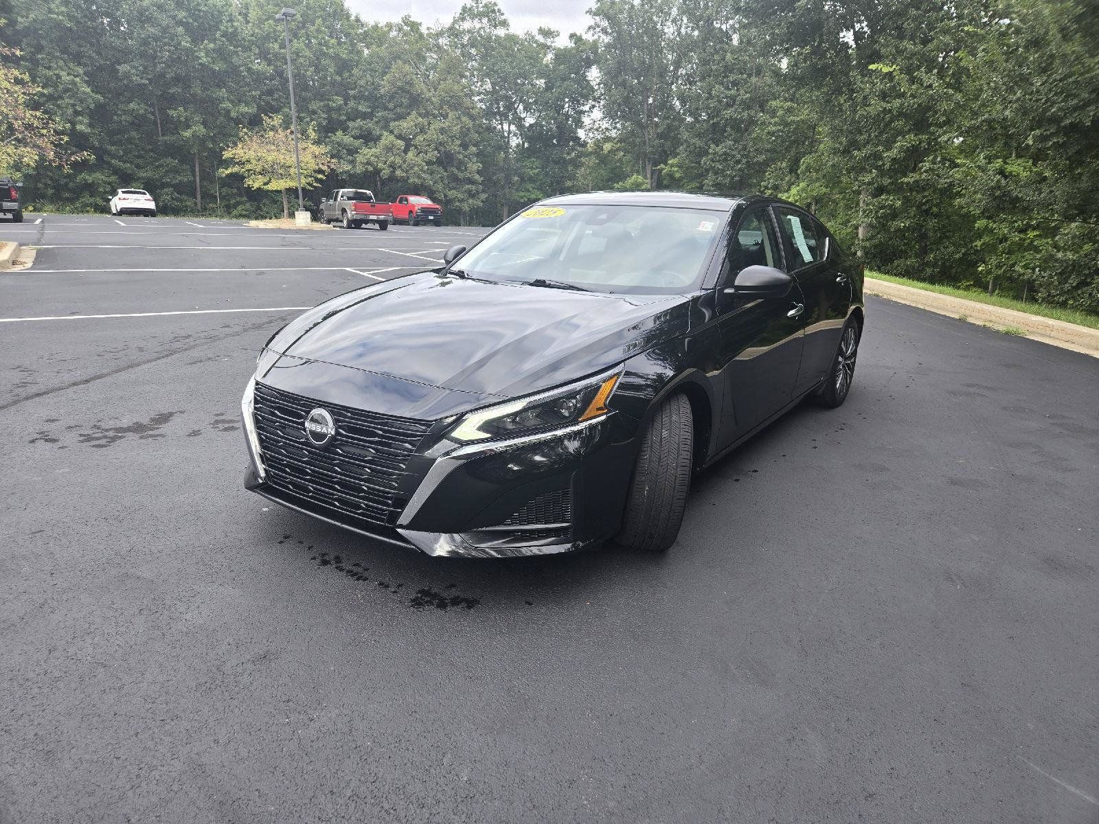Used 2025 Nissan Altima 2.5 SV FWD image 4