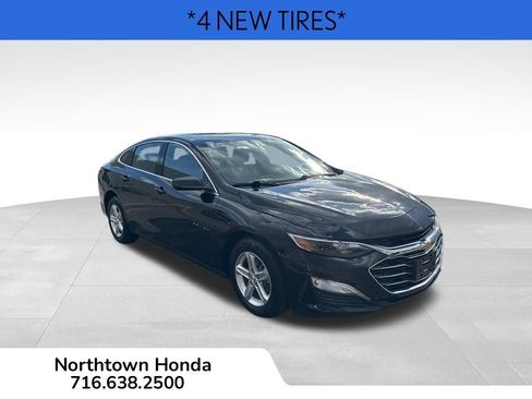 Used 2022 Chevrolet Malibu LS image 2