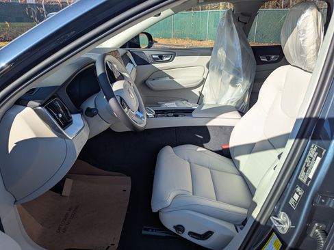 New 2026 Volvo XC60 B5 Ultra w/ Protection Package Premier image 8