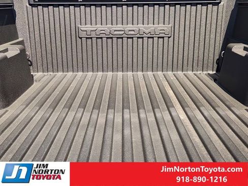 Used 2025 Toyota Tacoma SR5 image 33