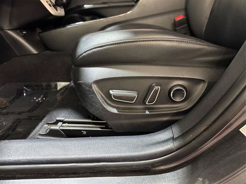 Used 2018 Toyota Prius Four FWD image 17