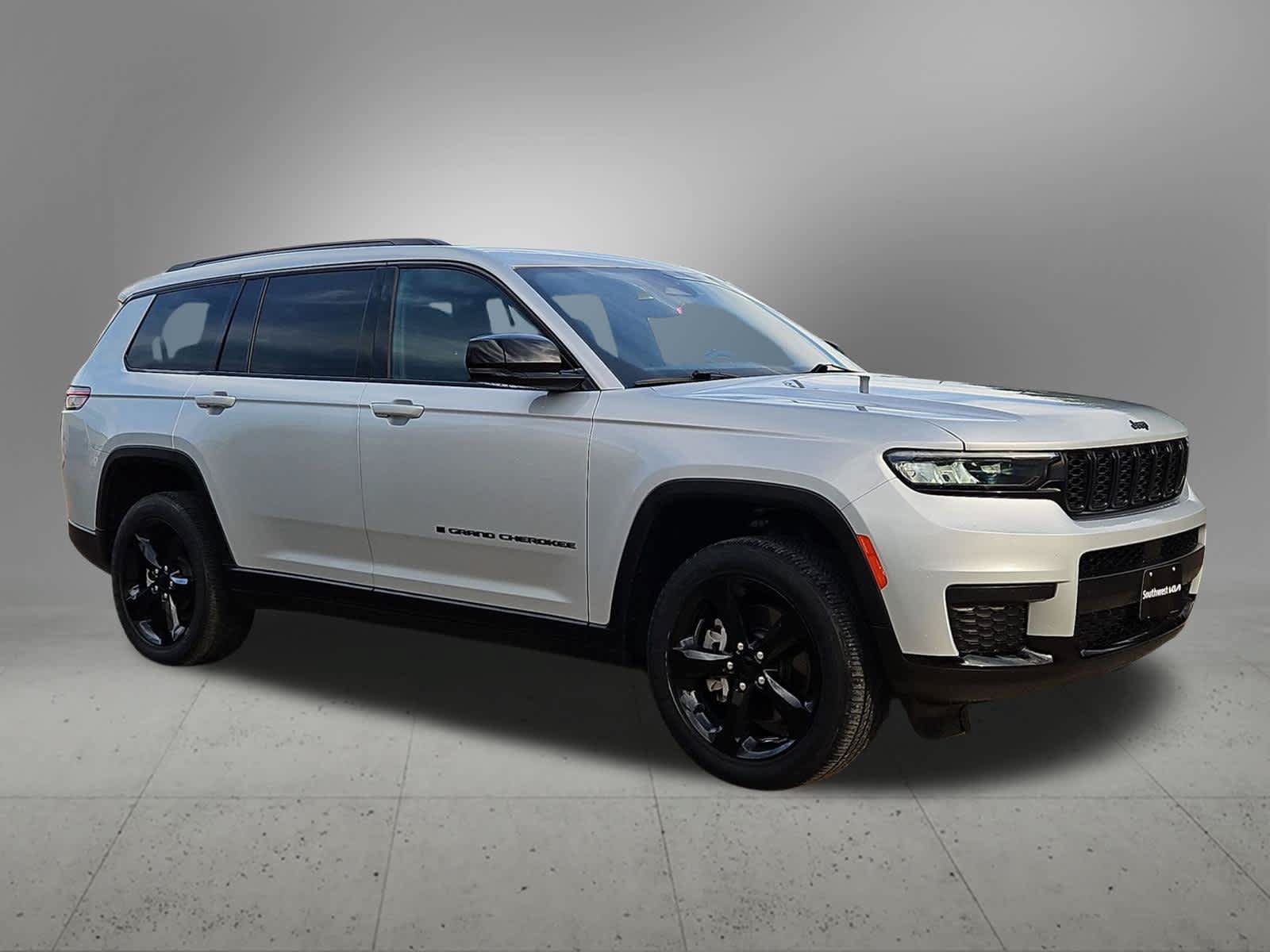 Used 2023 Jeep Grand Cherokee L Laredo RWD image 7