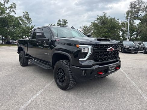Used 2025 Chevrolet Silverado 2500 ZR2 AWD/4WD image 3