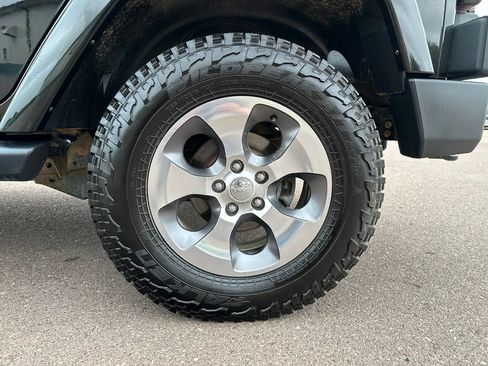 Used 2018 Jeep Wrangler Unlimited Sahara AWD/4WD image 40