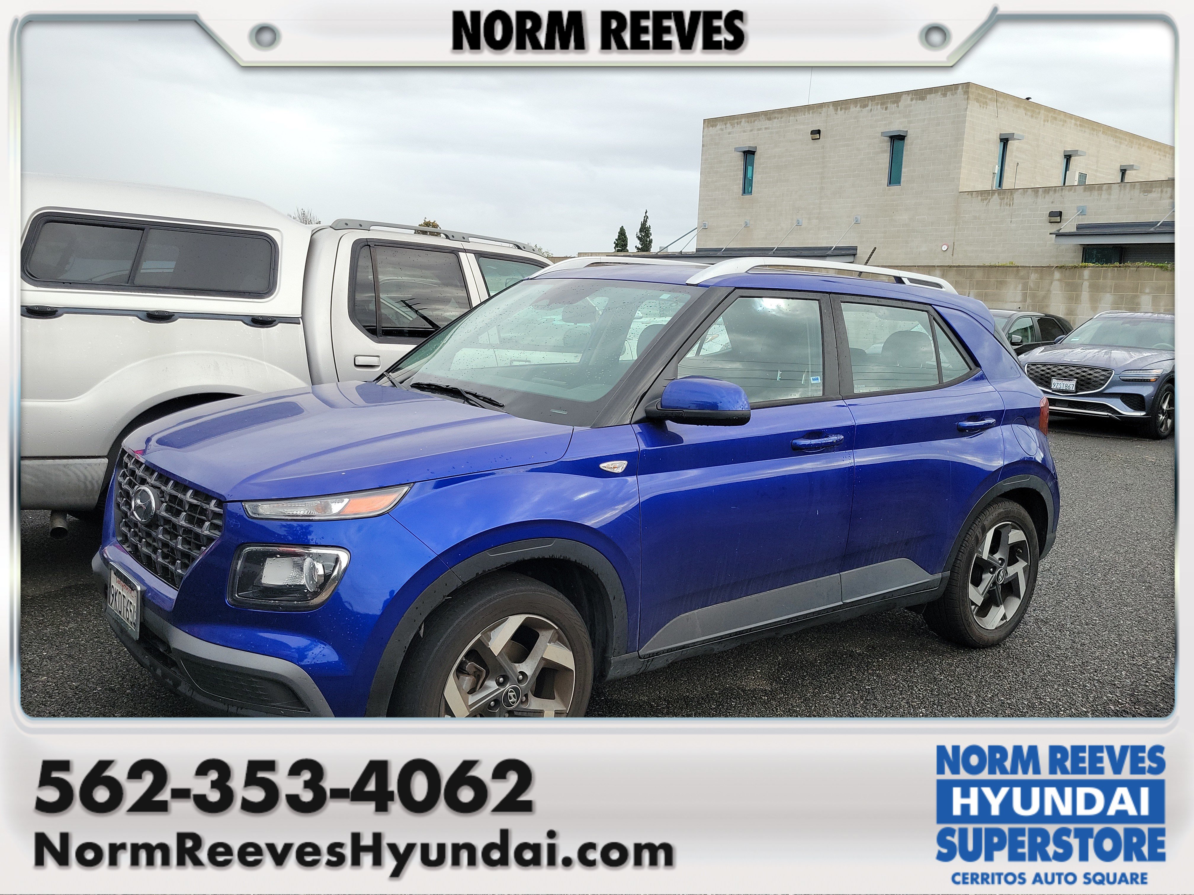 Certified 2024 Hyundai Venue SEL FWD image 1