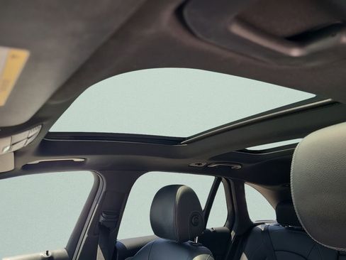 Used 2019 Mercedes-Benz GLC 300 4MATIC image 23