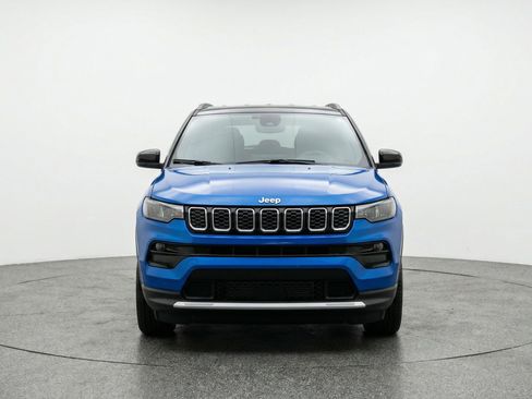 Used 2025 Jeep Compass Limited AWD/4WD image 2