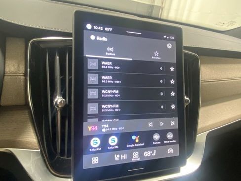 Used 2025 Volvo XC90 B6 Plus image 25