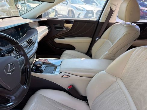 Used 2018 Lexus LS 500 w/ Interior Upgrade Package RWD image 8
