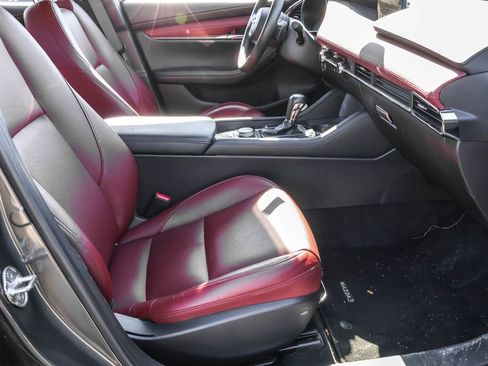 Used 2023 MAZDA MAZDA3 Hatchback w/Premium Plus Pkg image 39