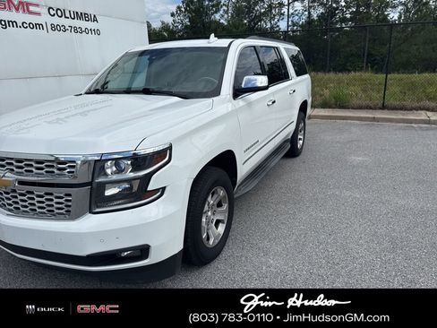 Used 2017 Chevrolet Suburban LT w/ Luxury Package RWD image 1