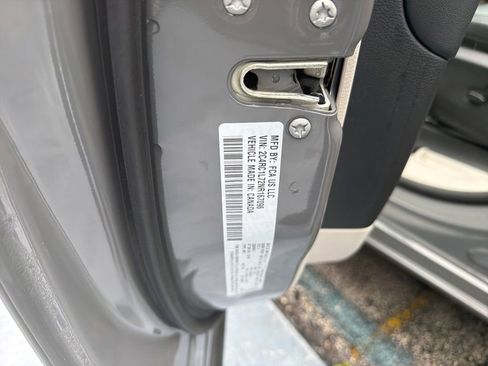 Used 2022 Chrysler Pacifica Touring-L FWD image 8