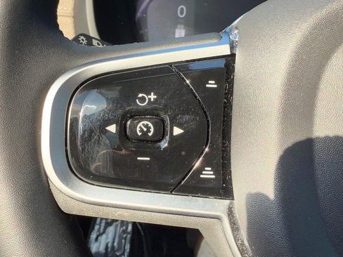 Certified 2025 Volvo XC90 B6 Plus image 18