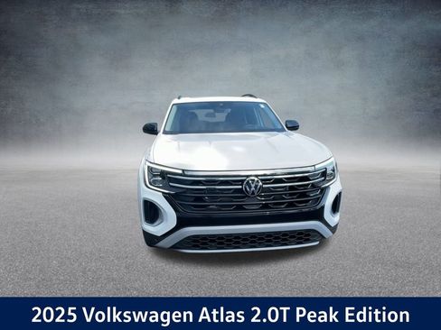 New 2025 Volkswagen Atlas Peak Edition SE image 4