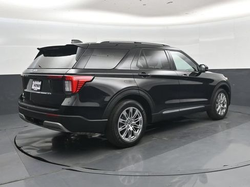 Used 2026 Ford Explorer Platinum RWD image 3