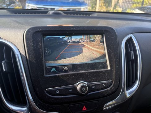 Used 2018 Chevrolet Equinox LT image 11