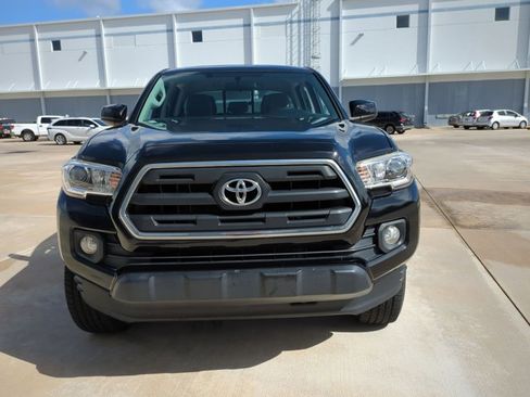 Used 2016 Toyota Tacoma SR5 w/ Towing Package image 2