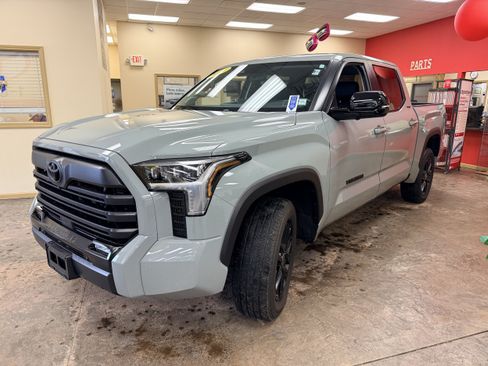 Used 2024 Toyota Tundra Limited AWD/4WD image 3