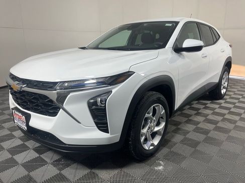 New 2026 Chevrolet Trax LT w/ Driver Confidence Package image 12