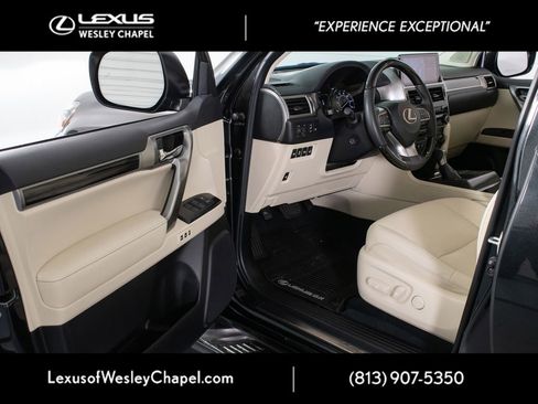 Used 2023 Lexus GX 460 Premium w/ Accessory Package AWD/4WD image 19