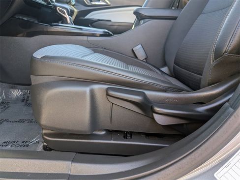 Used 2025 Chevrolet Trax LT w/ LT Convenience Package image 16